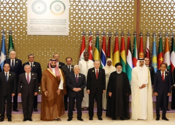 قمة الرياض.. مشروع قرار يطالب بوقف تصدير الأسلحة إلى إسرائيل والتحقيق الفوري في جرائم الحرب بغزة