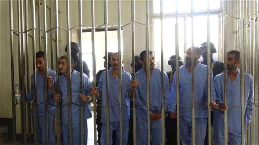 صنعاء: الحكم بإعدام 5 متهمين رميا بالرصاص وسجن المتهم السادس في قضية مقتل الأغبري