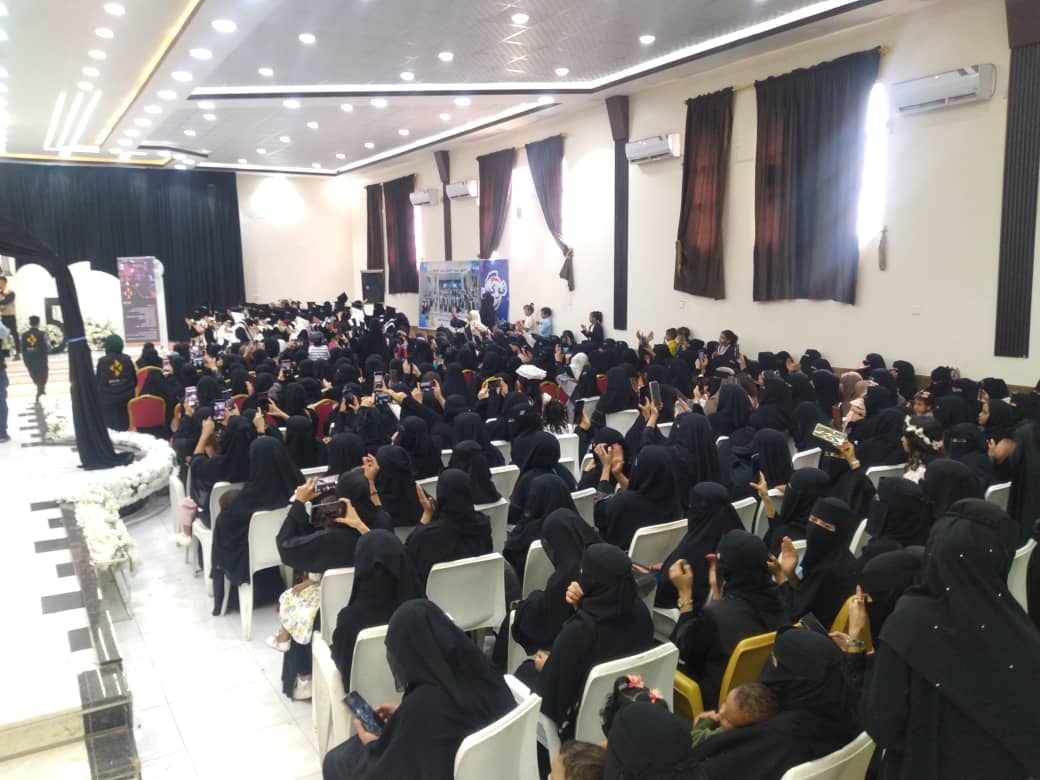 كلية الإدارة ونظم المعلومات تحتفي بخريجي (دفعة التميز) في حفل وداع بهيج بالتربة