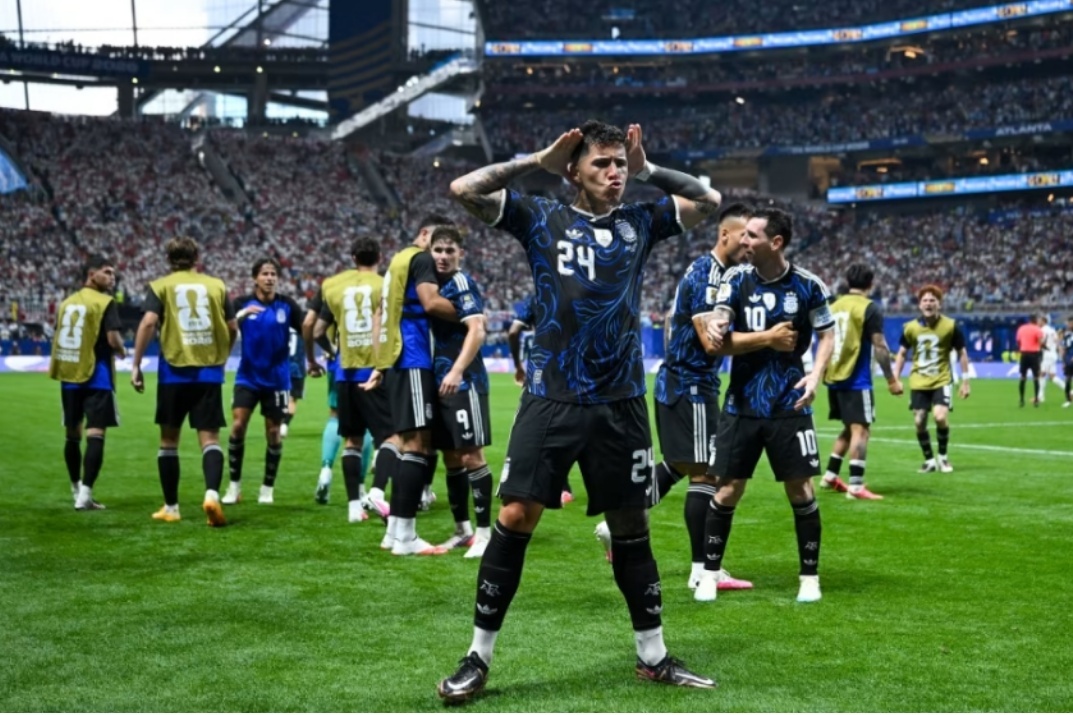 الأرجنتين تهزم إنجلترا في الوقت القاتل وتضرب موعدًا مع إسبانيا في نهائي مونديال 2026