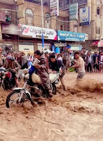 اليمن: تحذيرات من سيول وأمطار رعدية واسعة.. وعاصفة تضرب محافظة إب