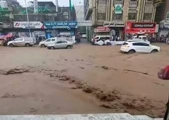 اليمن: تحذيرات من سيول وأمطار رعدية واسعة.. وعاصفة تضرب محافظة إب